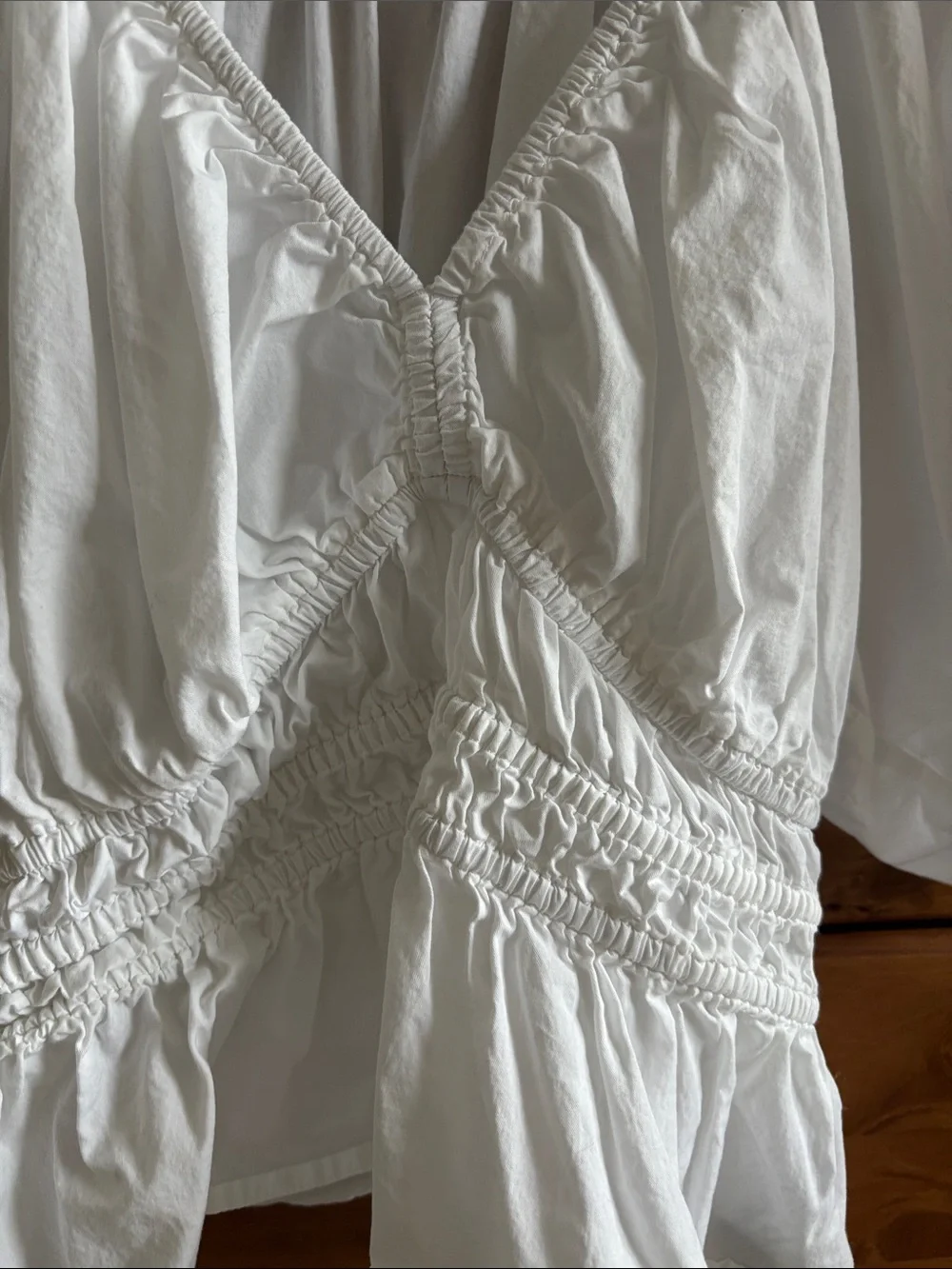 Old Navy petite Medium White V-Neck Puff Sleeve Smocked Peplum Top 100% cotton
